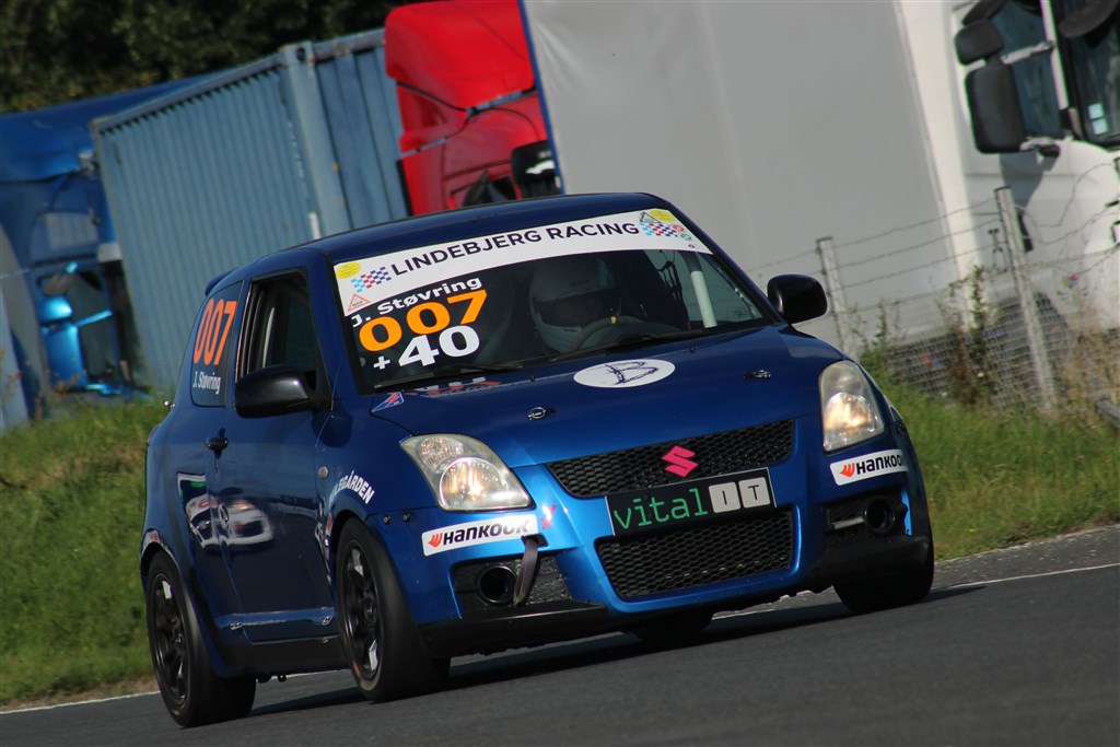 Jørn Støvring har haft god succes i 2024 sæsonen indtil nu, og kommer til Night Race som førende i Oldboysmesterskabet, og toer i Hankook SuperCup 200.
(Foto: JJ Media)